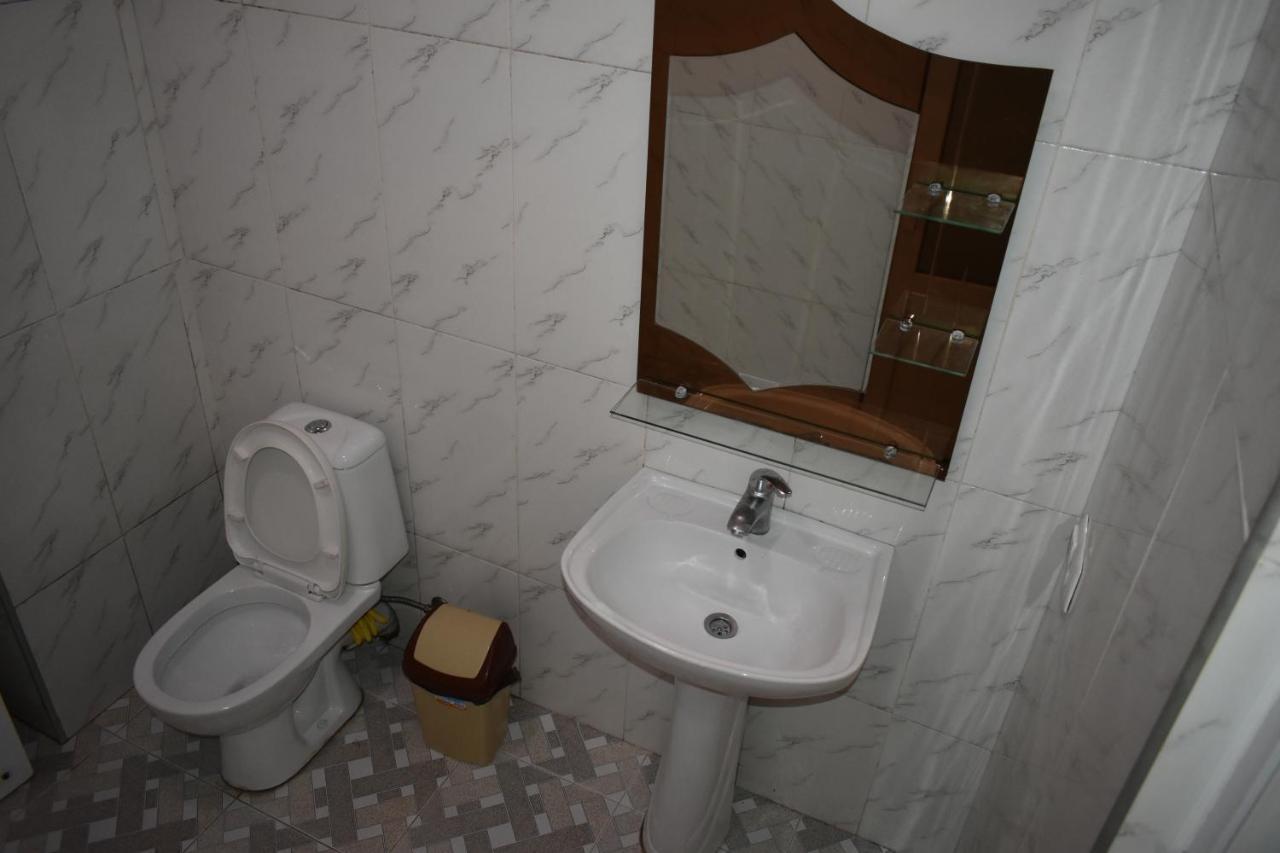 Ucha'S Apartment Batoemi Buitenkant foto
