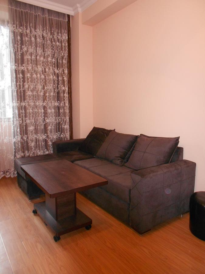 Ucha'S Apartment Batoemi Buitenkant foto