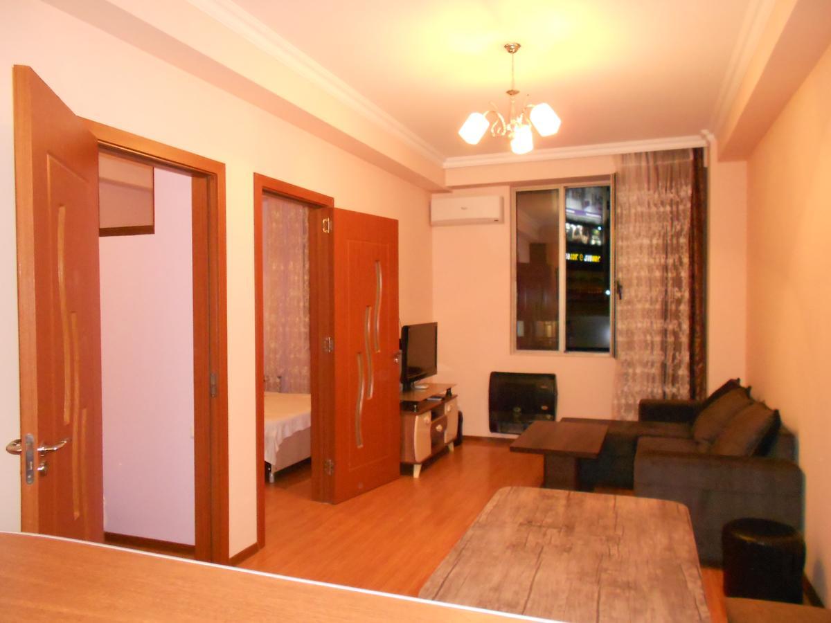 Ucha'S Apartment Batoemi Buitenkant foto