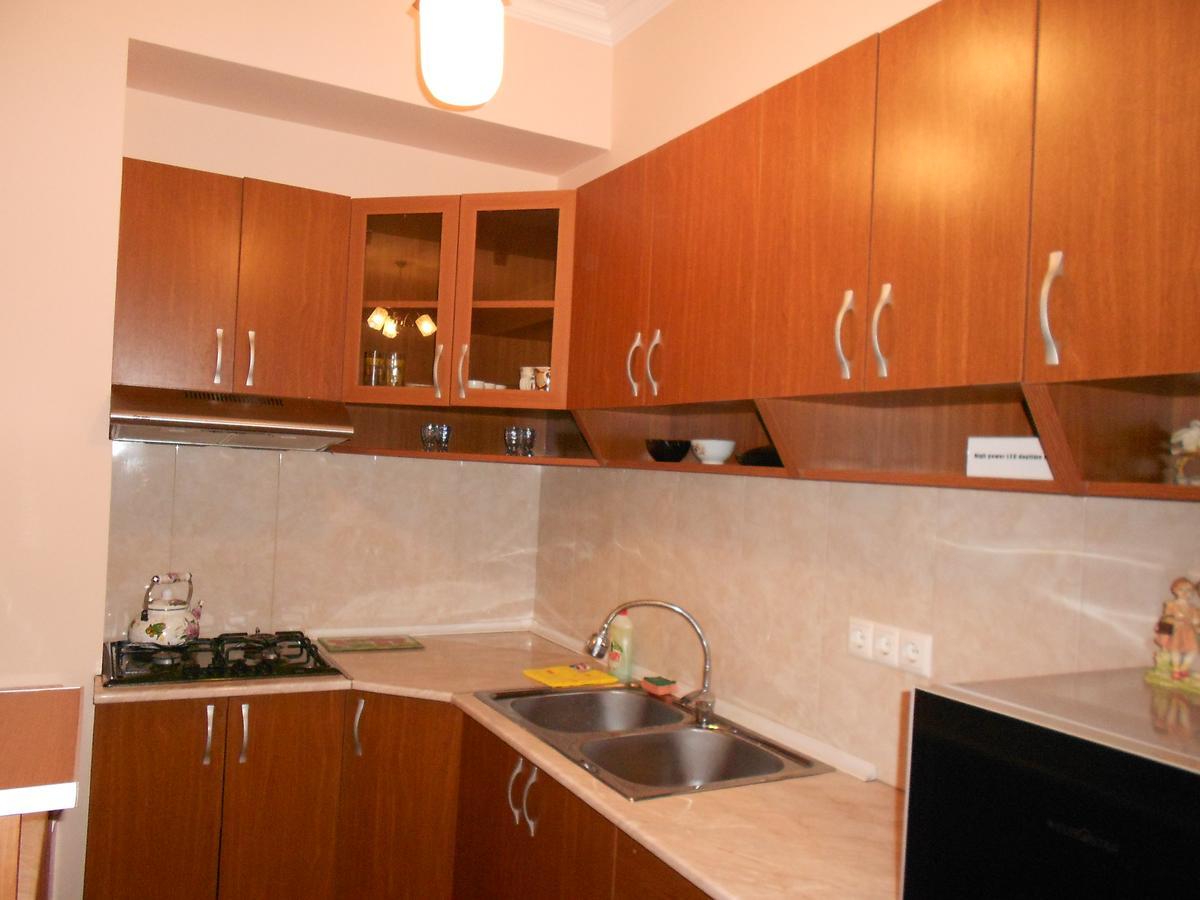 Ucha'S Apartment Batoemi Buitenkant foto