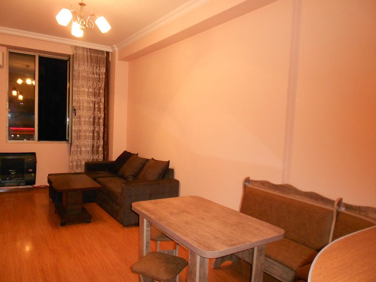 Ucha'S Apartment Batoemi Buitenkant foto
